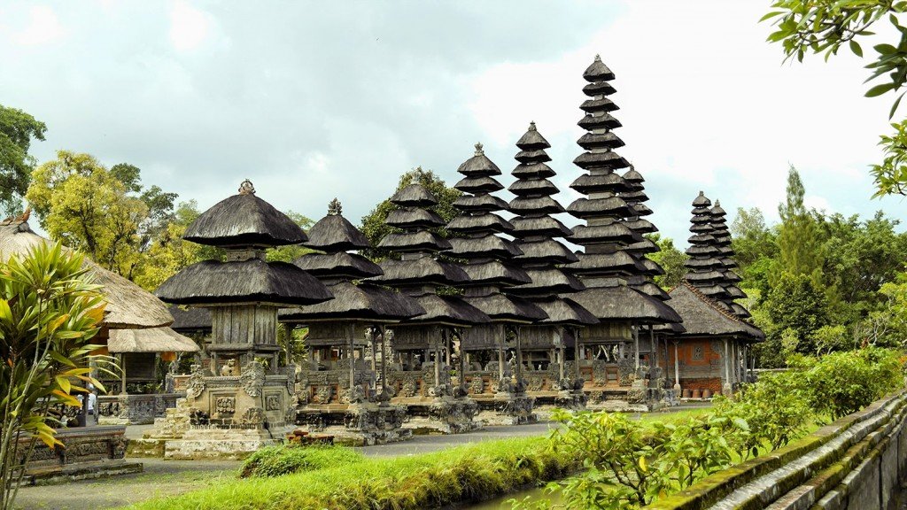 Taman Ayun temple, the Royal Temple at Beautiful and amazing stunning looks - Mari Bali Tours