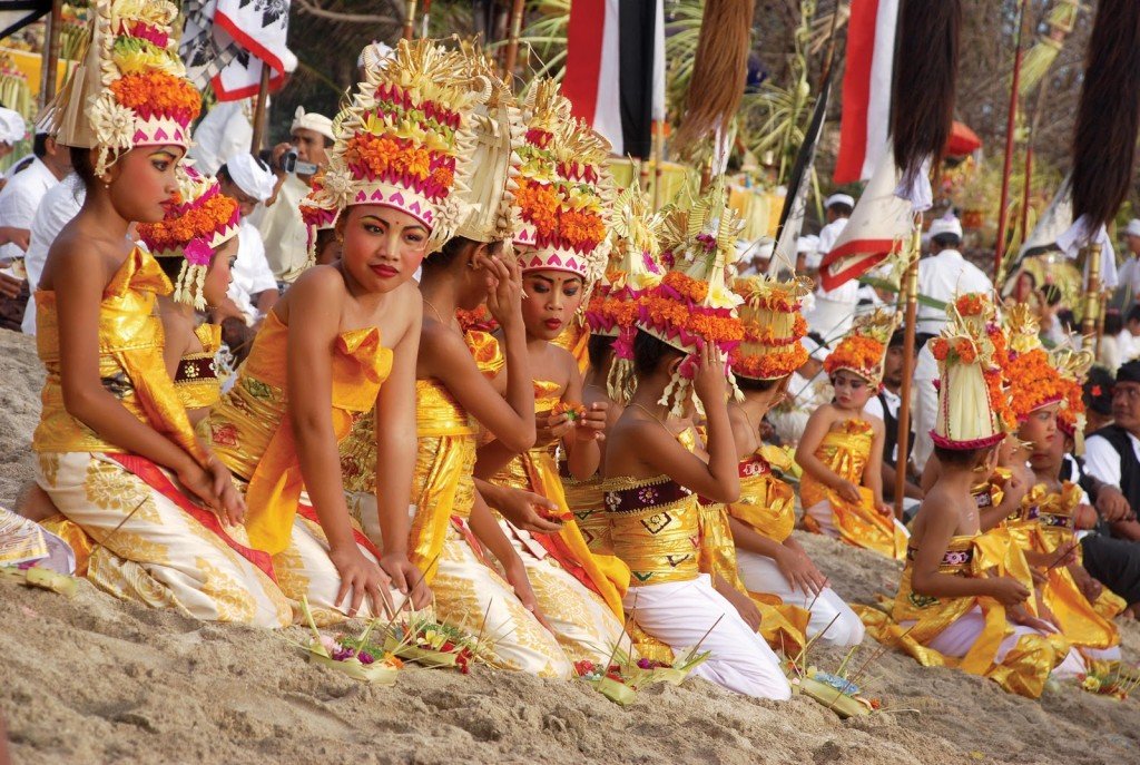 melasti ceremony on the beach - Mari Bali Tours