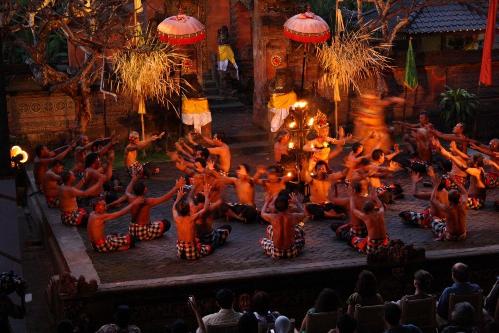 Kecak and Fire dance in Batubulan village - Mari Bali Tours 
