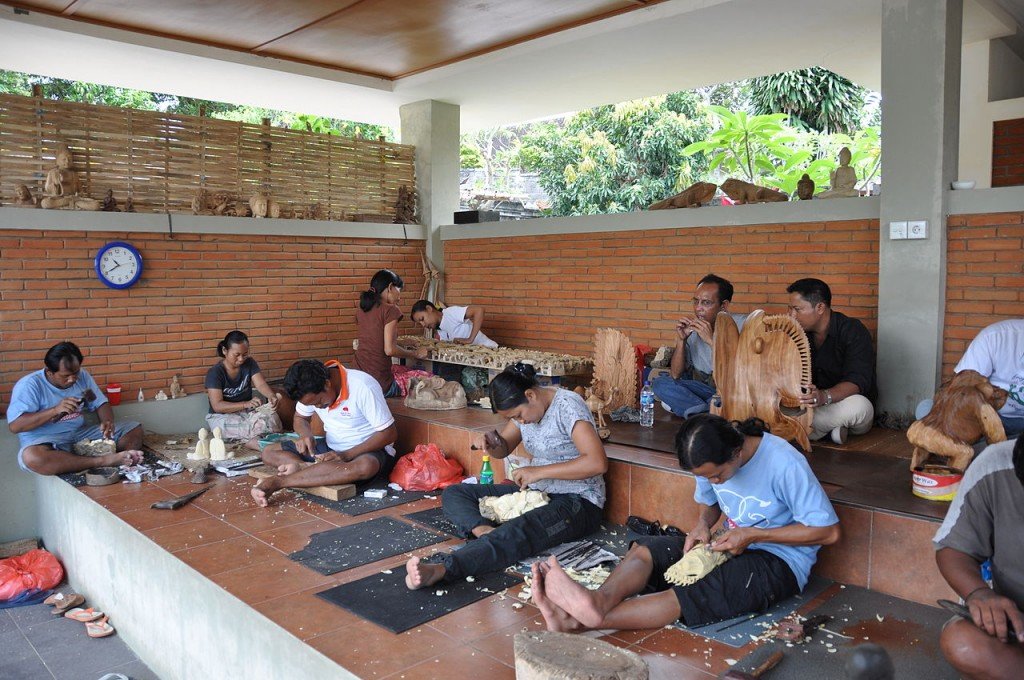 Wood carving art and production in Bali - Mari Bali Tours 
