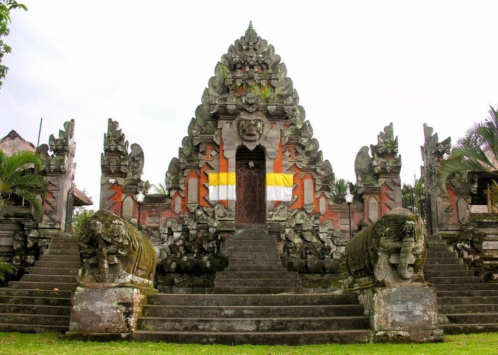 Pusering Jagat temple, Historical site in Gianyar Regency - Mari Bali Tours