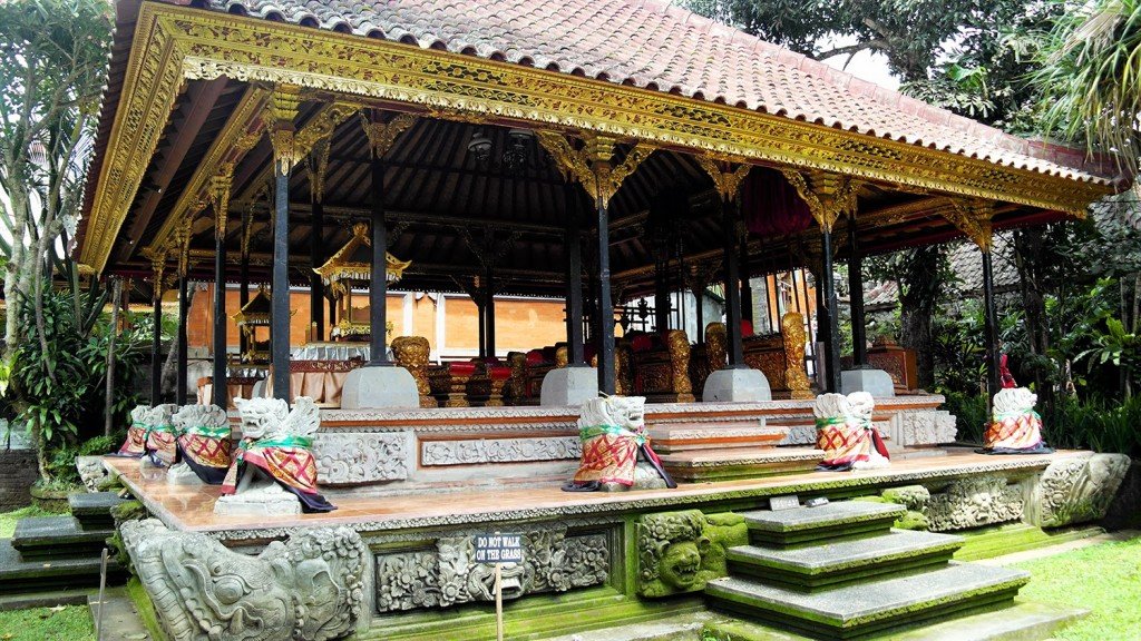 Royal Palace Puri Saren Agung Ubud Bali Indonesia - Mari Bali Tours 